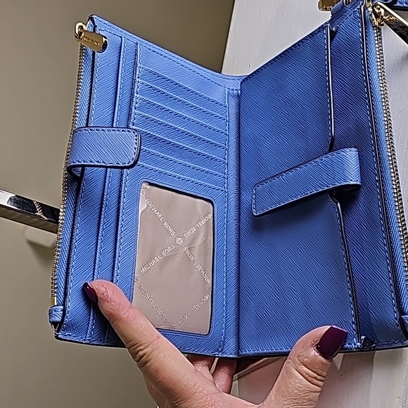 Michael Kors Periwinkle Saffiano Leather Double Zip Phone Wristlet/Wallet EUC - Picture 9 of 16